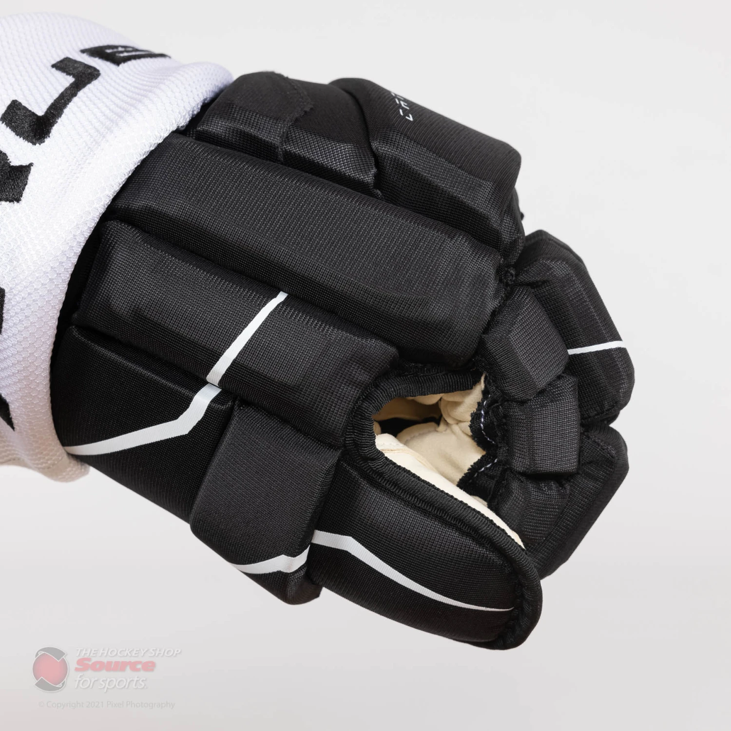 TRUE Catalyst M16 Junior Hockey Gloves S21 4 TRUE Catalyst M16 Junior Hockey Gloves S21 - Image 4