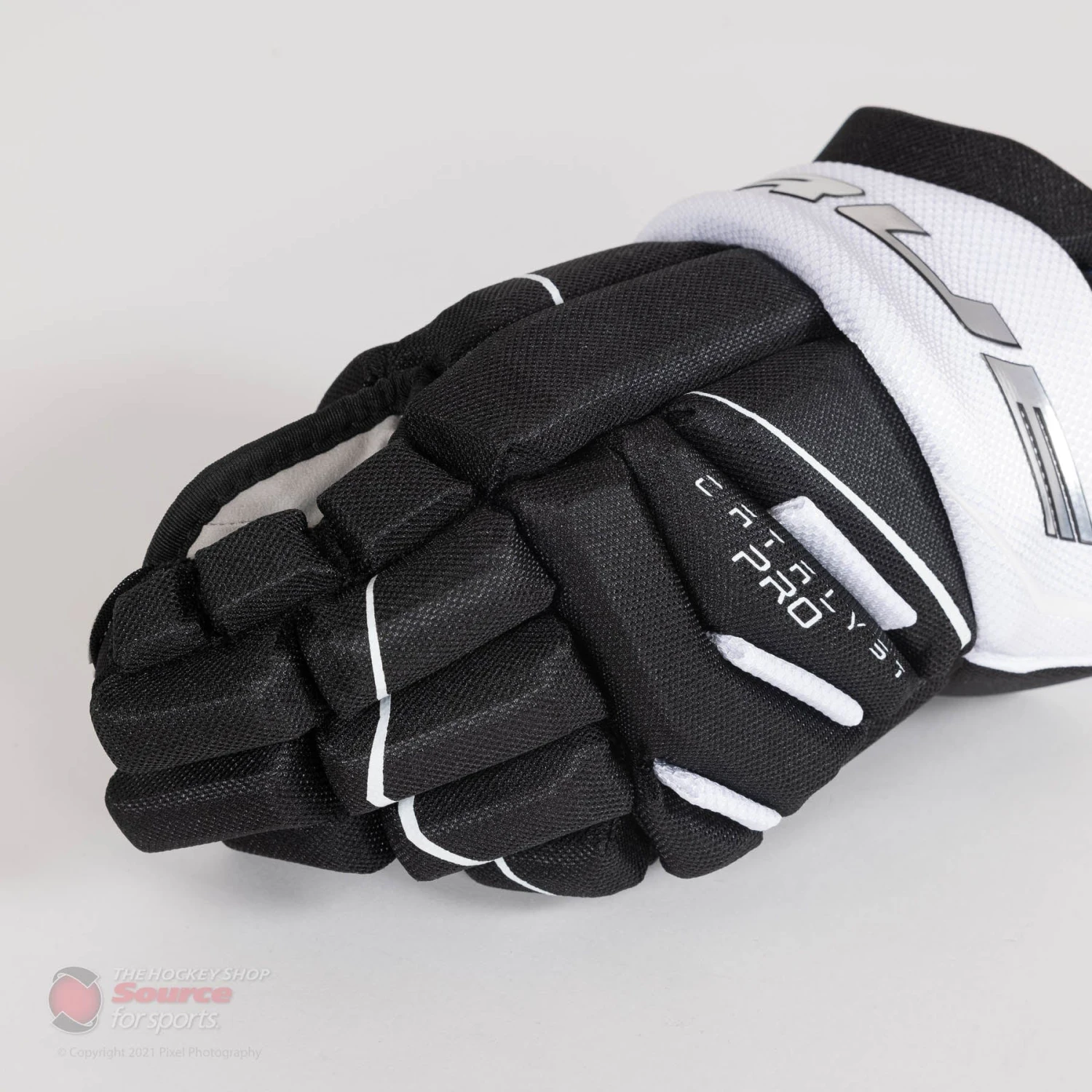 TRUE Catalyst Pro Senior Hockey Gloves 2 TRUE Catalyst Pro Senior Hockey Gloves - Image 2