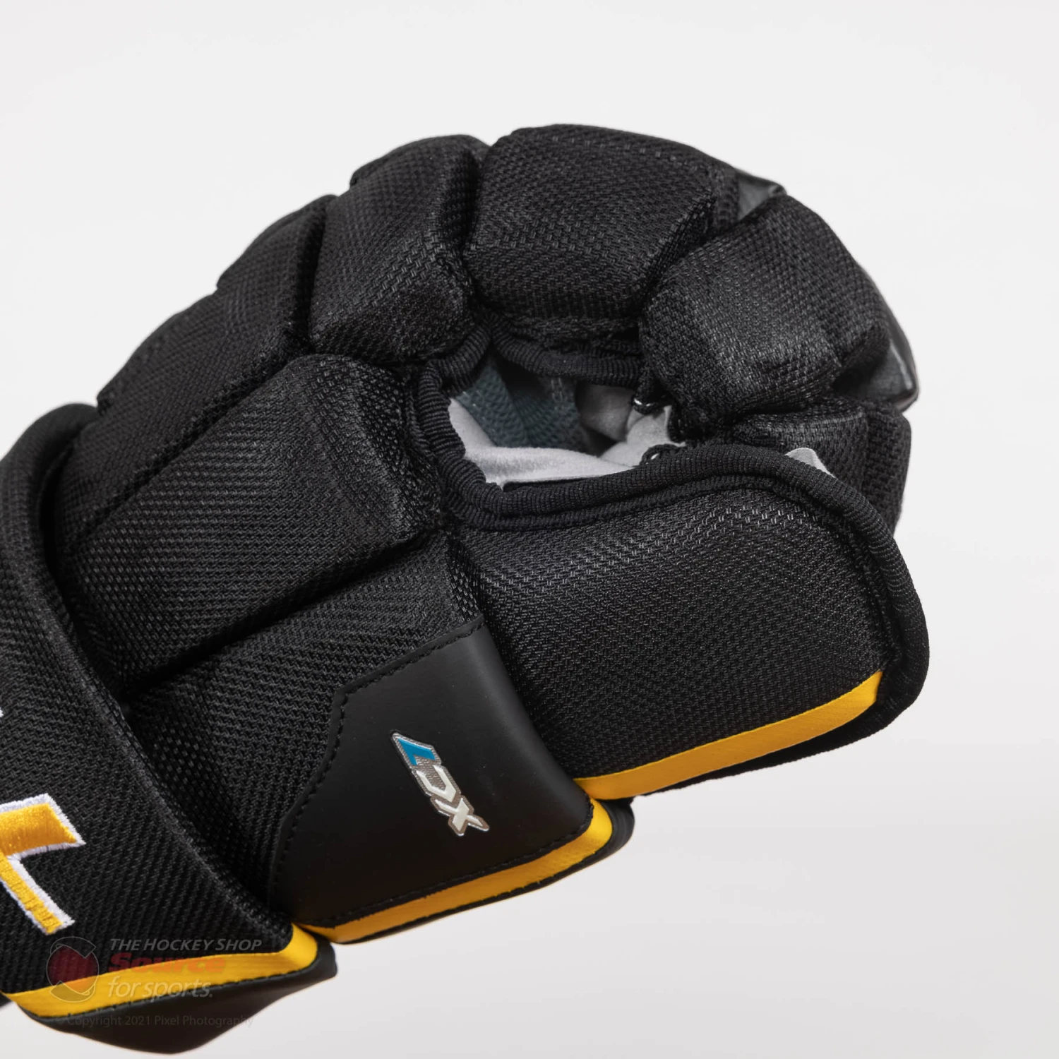 TRUE XC7 Senior Hockey Gloves 4 TRUE XC7 Senior Hockey Gloves - Image 4