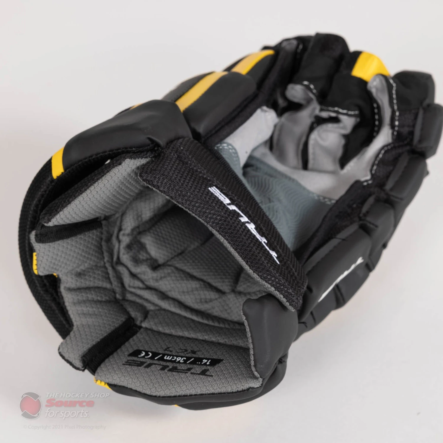 TRUE XC7 Senior Hockey Gloves 11 TRUE XC7 Senior Hockey Gloves - Image 11