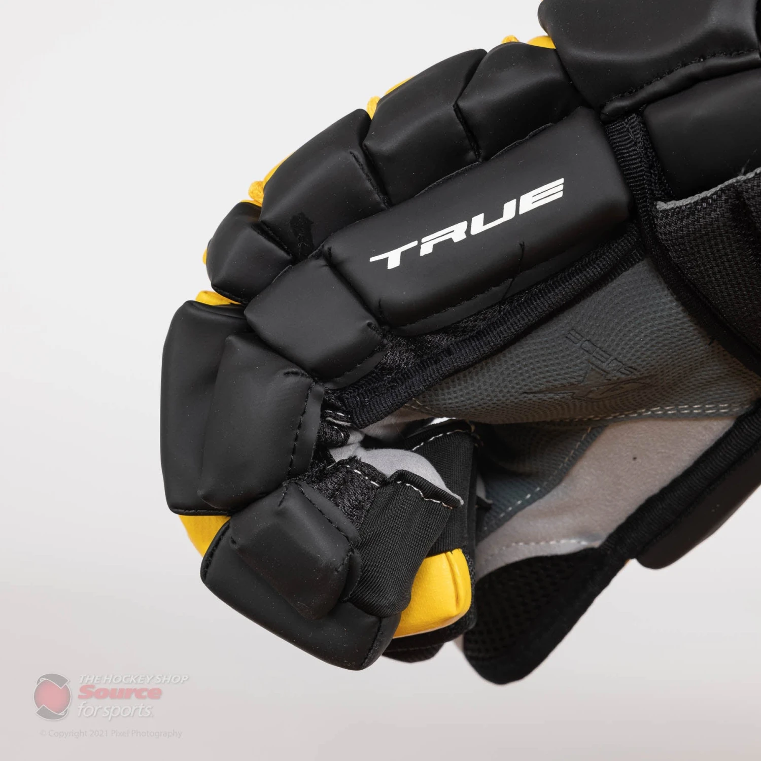 TRUE XC7 Senior Hockey Gloves 7 TRUE XC7 Senior Hockey Gloves - Image 7