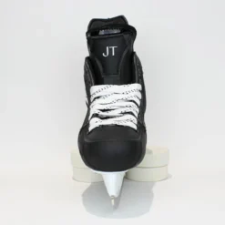 TRUE Player Junior Hockey Skates - Pro Stock - VH Holder - "JT" - Size 5 -True true hockey skates true player junior hockey skates pro stock vh holder jt size 5 5 r standard 15186605015106