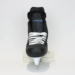 TRUE Player Junior Hockey Skates - Pro Stock - VH Holder - Size 5 -True true hockey skates true player junior hockey skates pro stock vh holder size 5 5 r standard 15186600362050