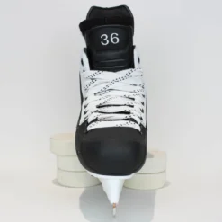 TRUE Player Junior Hockey Skates - Pro Stock - VH Holder - White Side - Size 4 -True true hockey skates true player junior hockey skates pro stock vh holder white side size 4 4 r standard 15186594103362