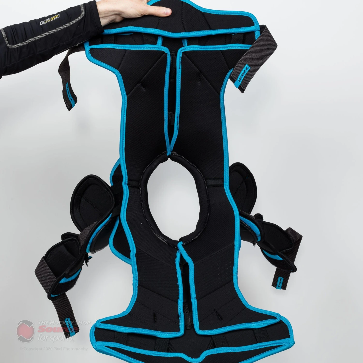 TRUE AX7 Senior Hockey Shoulder Pads 11 TRUE AX7 Senior Hockey Shoulder Pads - Image 11