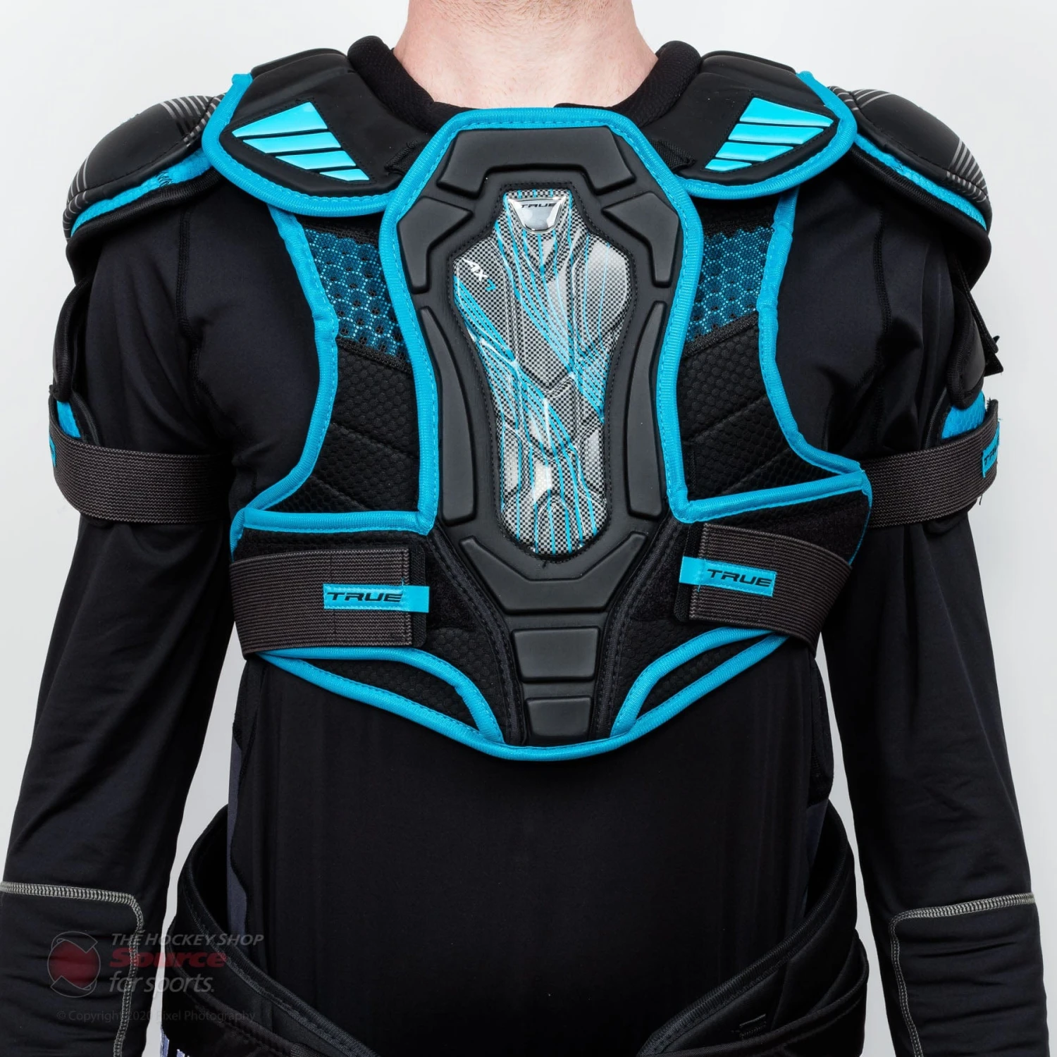 TRUE AX7 Senior Hockey Shoulder Pads 3 TRUE AX7 Senior Hockey Shoulder Pads - Image 3