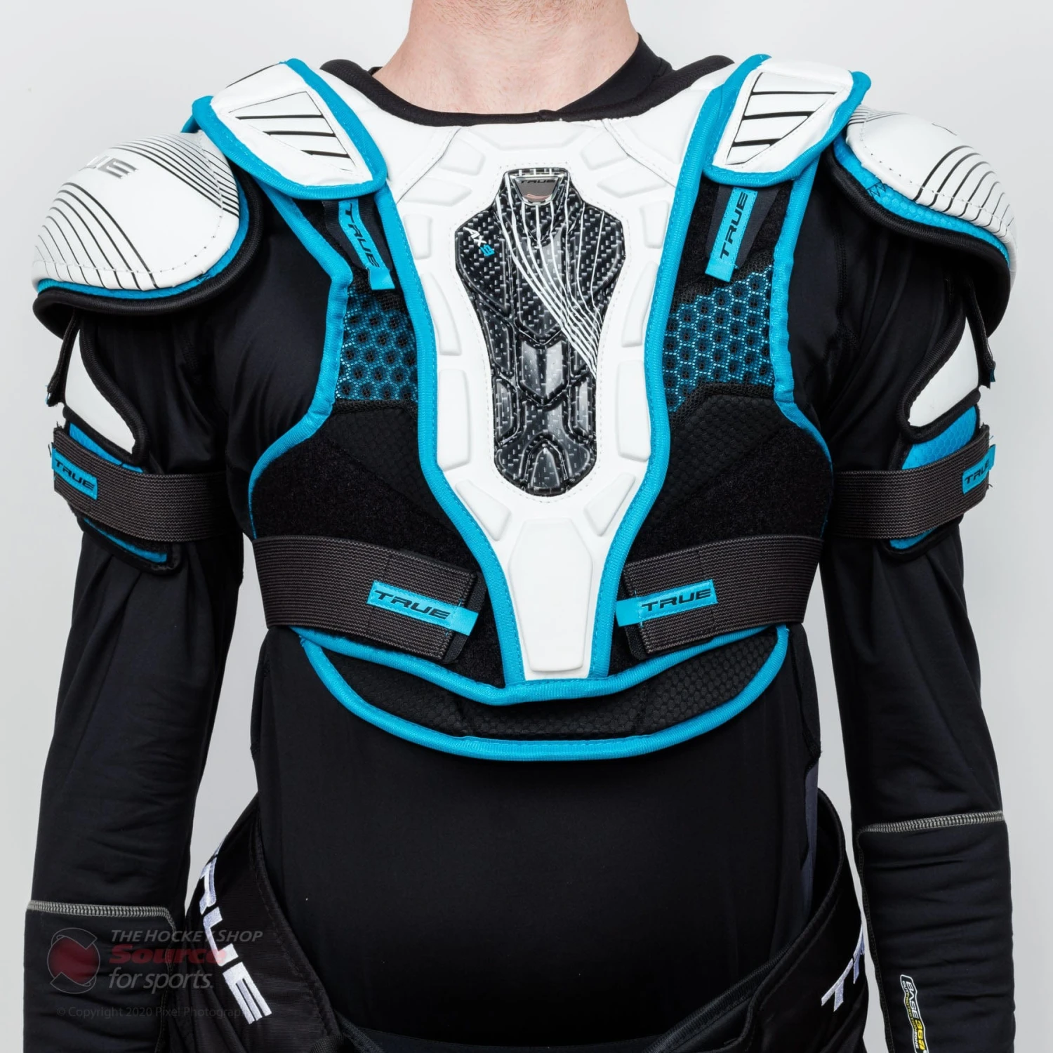 TRUE AX9 Senior Hockey Shoulder Pads 3 TRUE AX9 Senior Hockey Shoulder Pads - Image 3