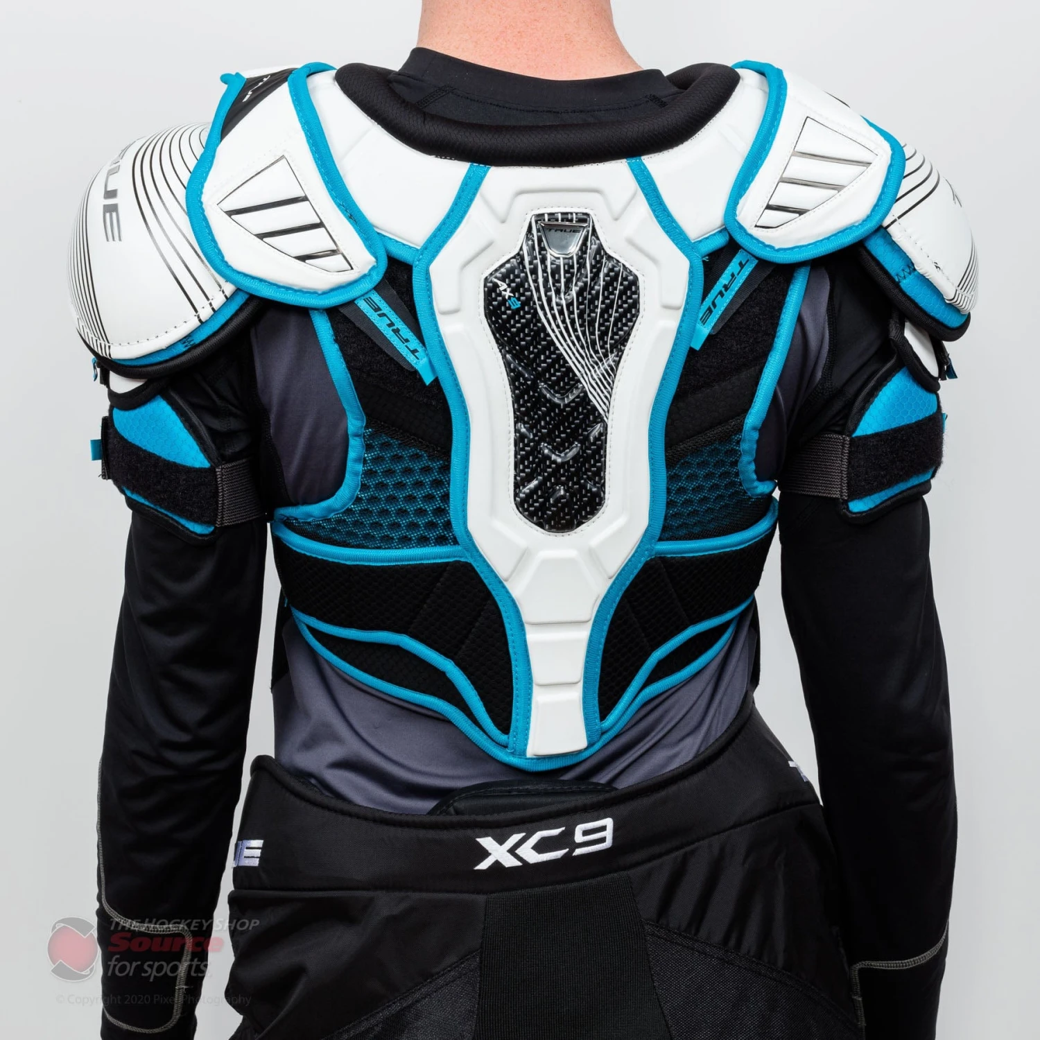 TRUE AX9 Senior Hockey Shoulder Pads 5 TRUE AX9 Senior Hockey Shoulder Pads - Image 5